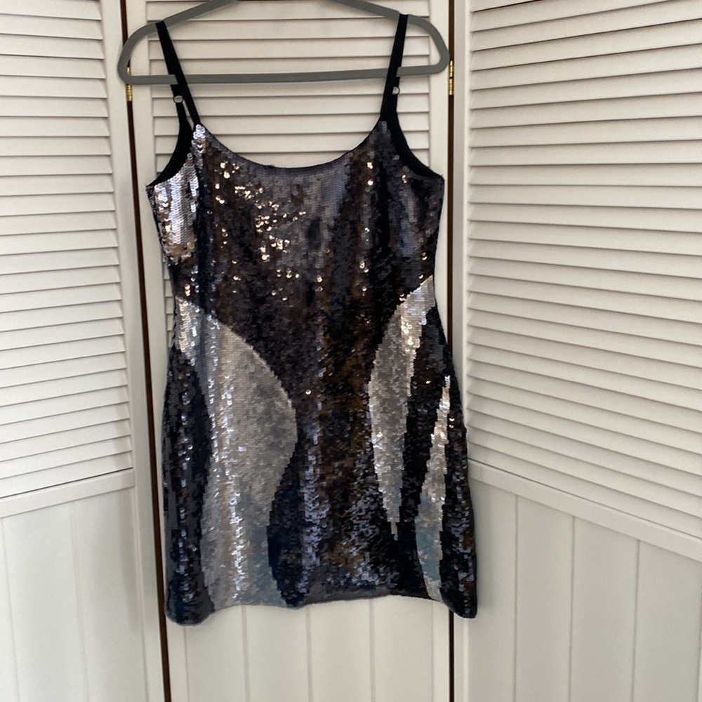 Le château dress in new condition